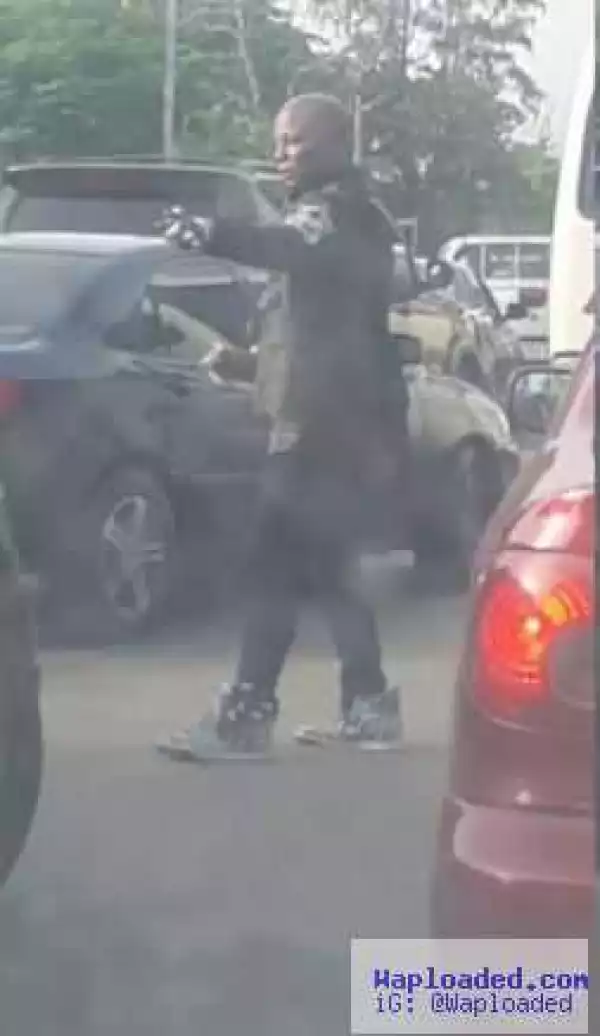 Photos: Charly Boy spotted controlling traffic 